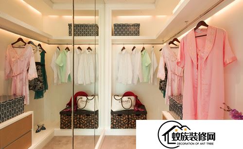 定制衣柜為什么都用實(shí)木顆粒板?(定制衣柜用實(shí)木顆粒板還是多層實(shí)木)